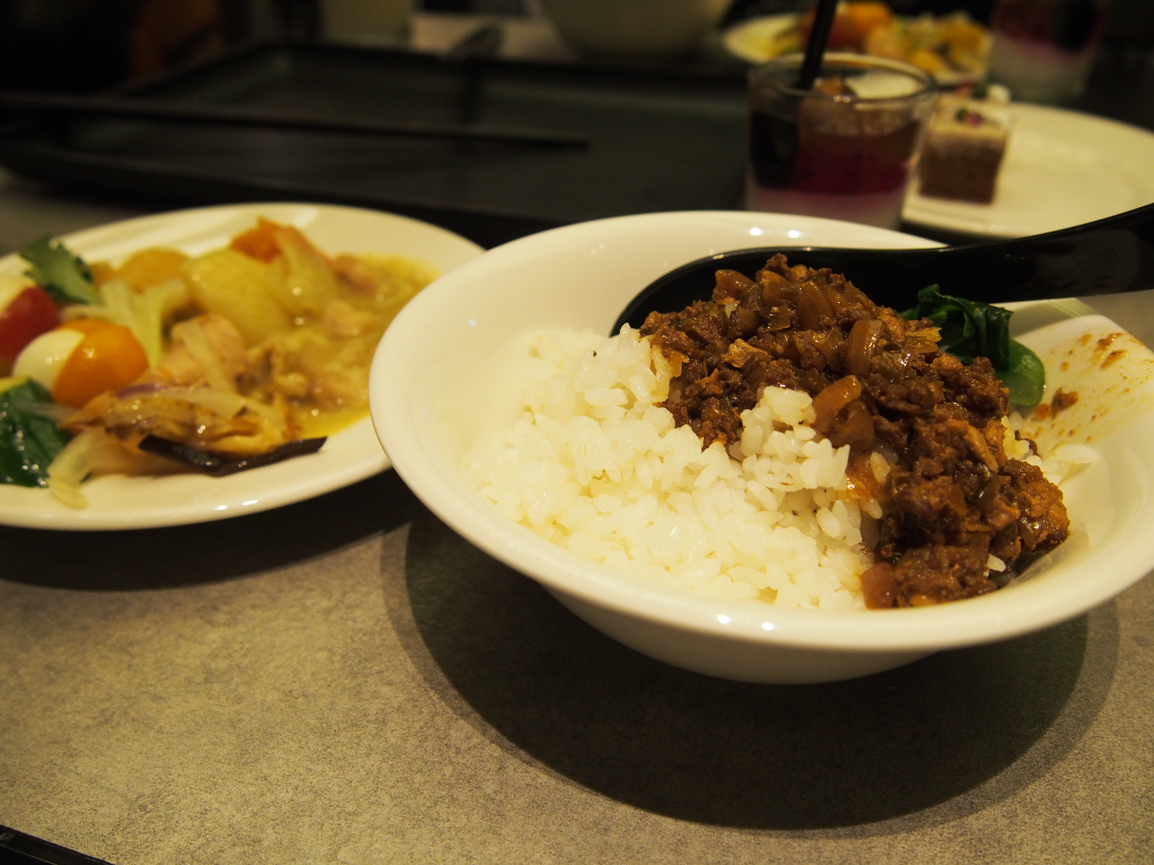 桃園空港　プライオリティパス　ラウンジ　食事